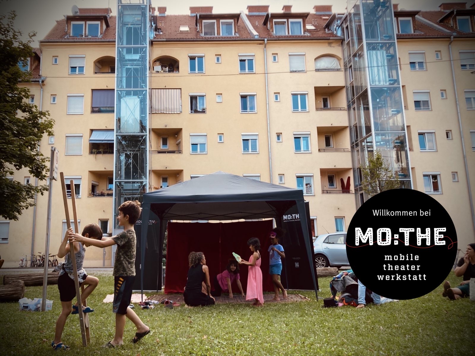 MO:THE, die mobile Theaterwerkstatt in der Siedlung