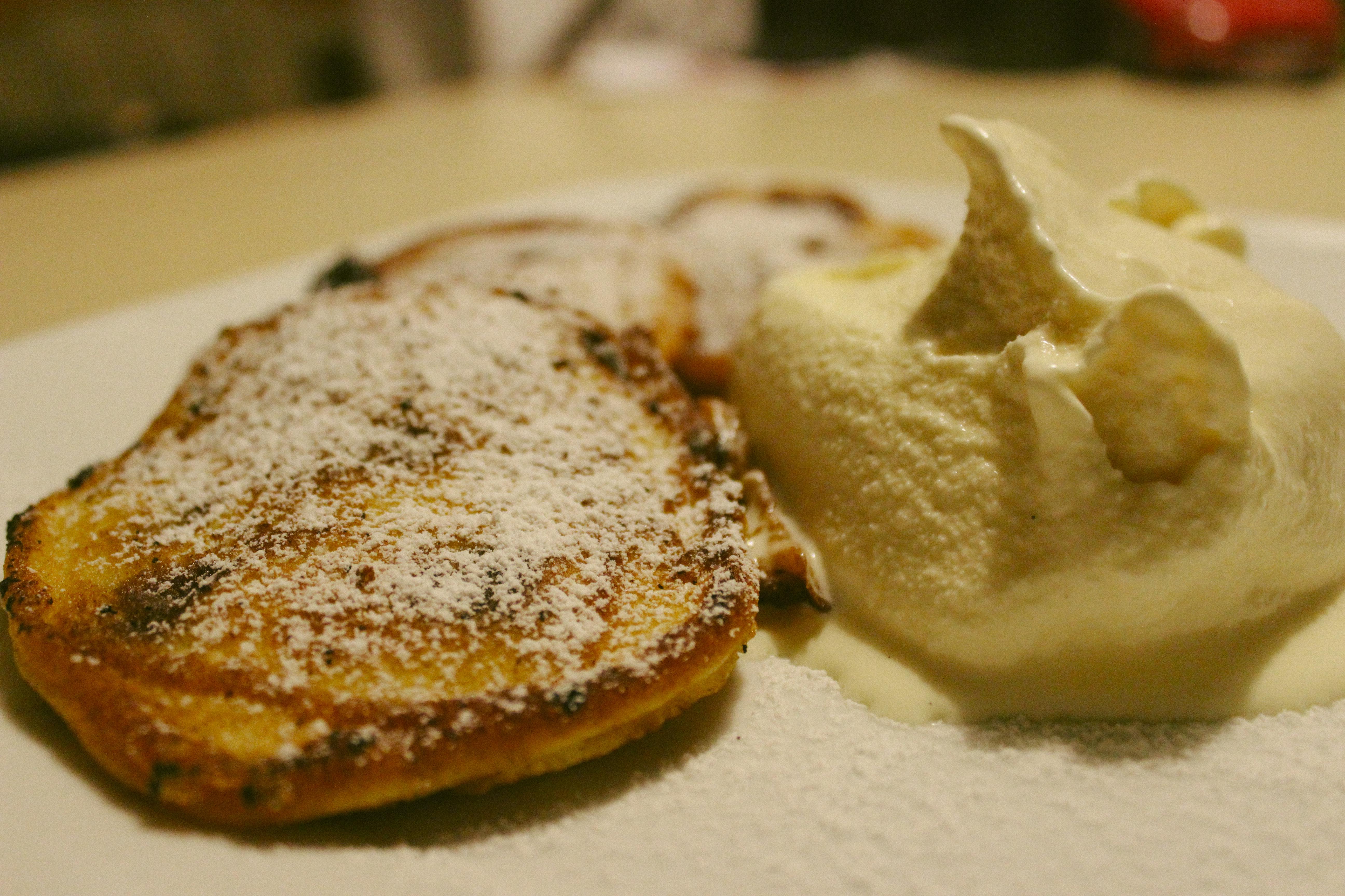 Schwarzbeernocken mit selbstgemachtem Vanilleeis